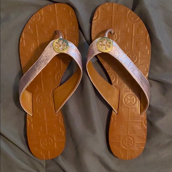 Tory Burch metallic flip flops - Picture 1 of 2